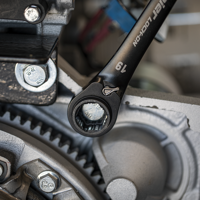 Premier Black 4-in-1 Reversible Lock-On™ Ratchet Ring Spanner | AK63923