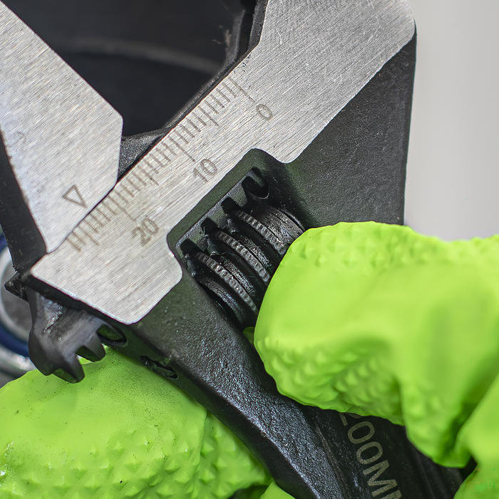 Premier Adjustable Wrench 200mm | AK9561