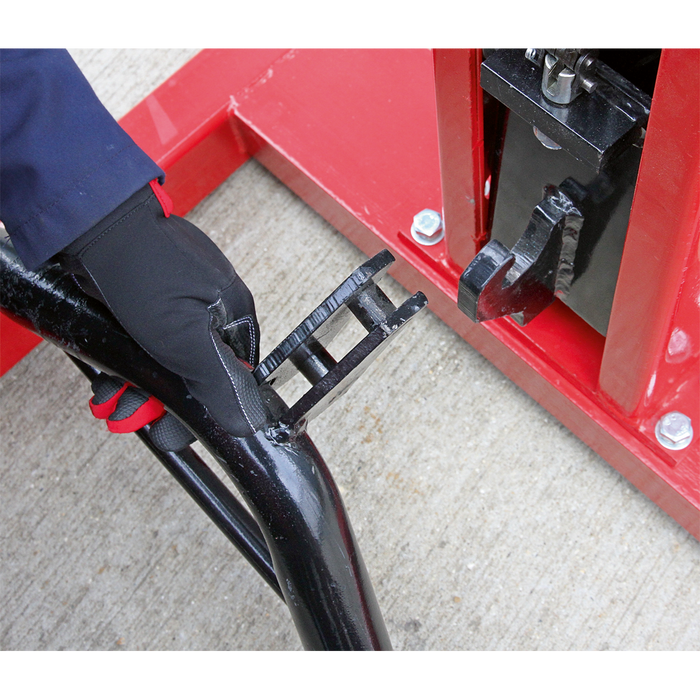 Air/Hydraulic Vehicle Lift with Foot Pedal 1.5 Tonne | AVR1500FP