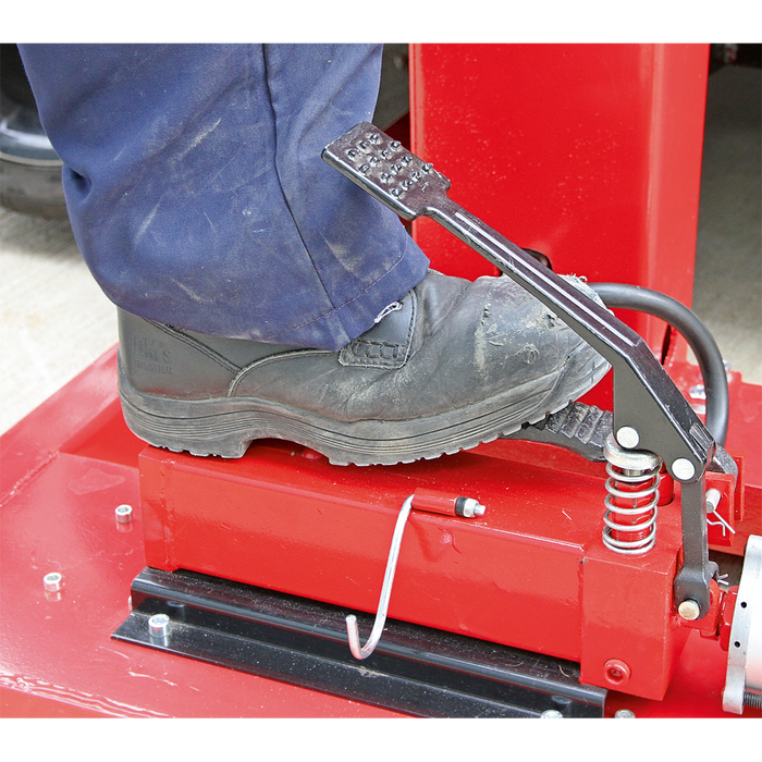 Air/Hydraulic Vehicle Lift with Foot Pedal 1.5 Tonne | AVR1500FP
