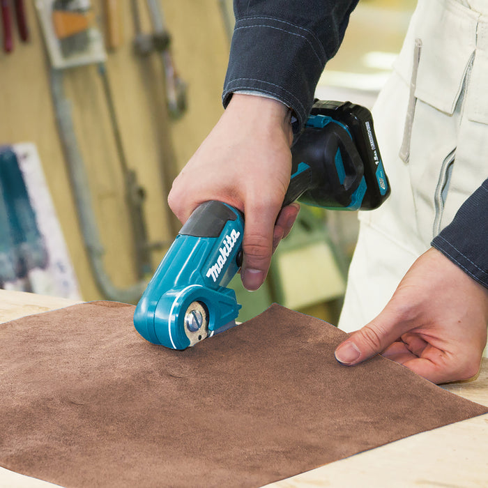 Makita Multi-Cutter CXT, Versatile Multi-Use Cutting Tool With Battery & Charger | CP100DSM