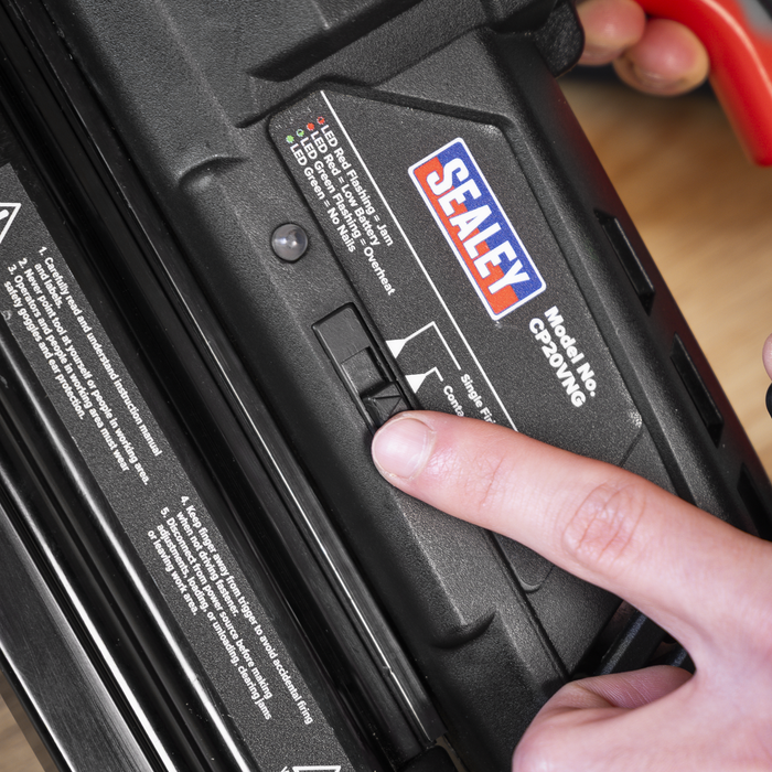 SV20 Series Cordless Nail/Staple Gun Kit 18G 20V 2Ah | CP20VNGKIT1