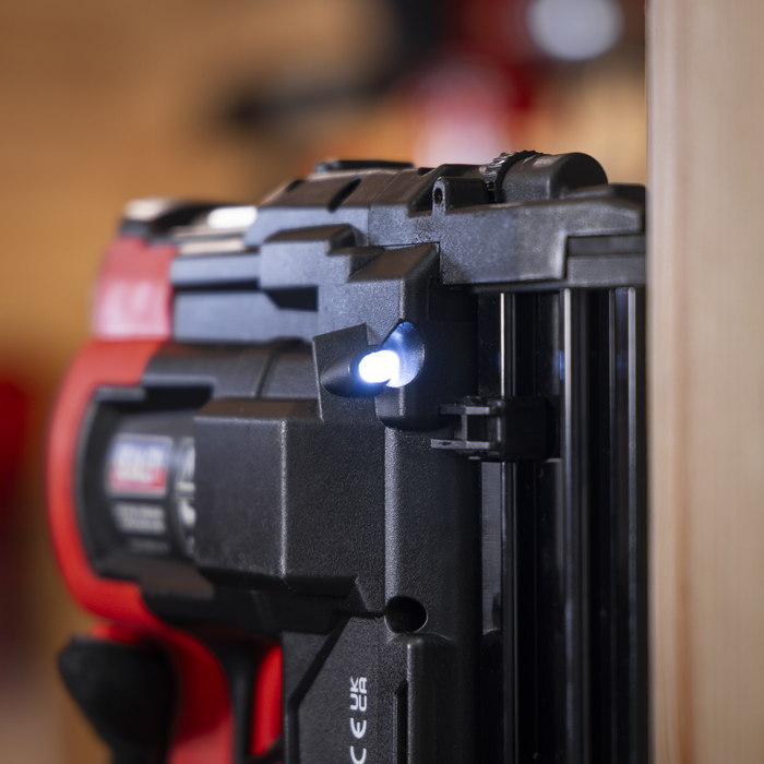 SV20 Series Cordless Nail/Staple Gun Kit 18G 20V - 2 Batteries | CP20VNGKIT