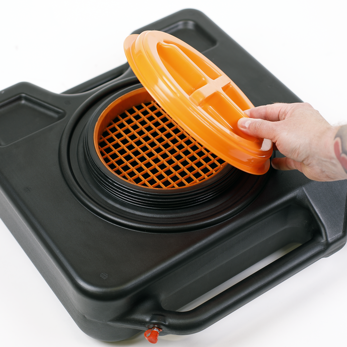 Oil/Fluid Drain & Recycling Container with Wheels 15L | DRP44