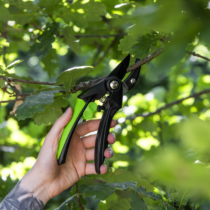 Anvil Secateurs with Soft Grip Handle, Safety Lock & Carbon Steel Blade, 208mm | GTSG002