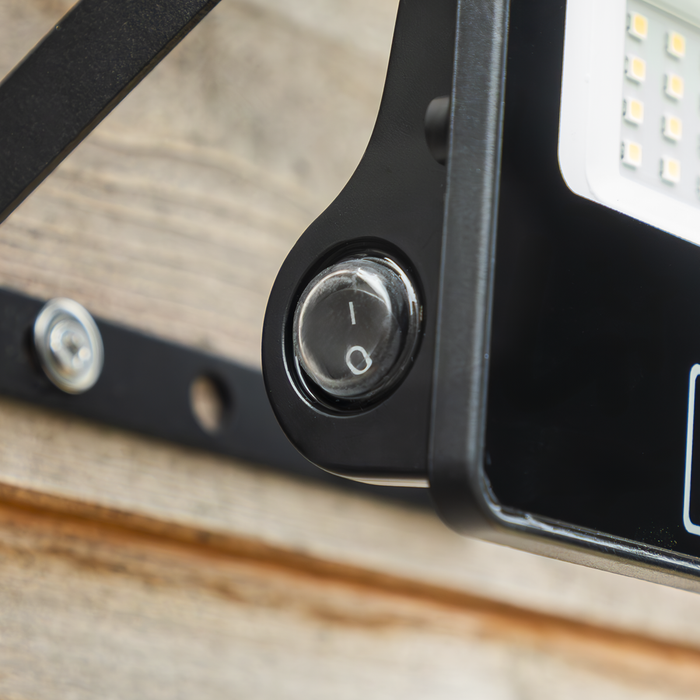Extra-Slim Solar Floodlight with Wall Bracket 20W SMD LED | LED20S