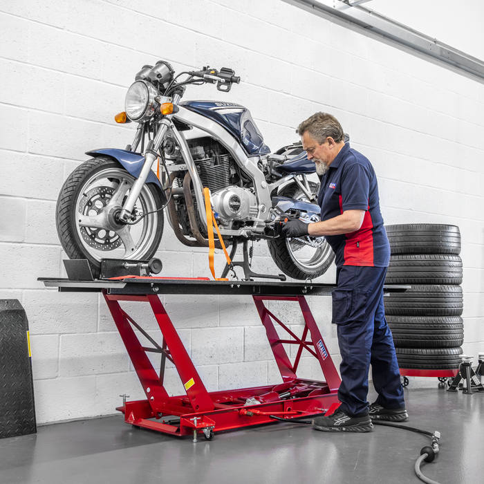 Air/Hydraulic Motorcycle Lift 454kg Capacity | MC401A