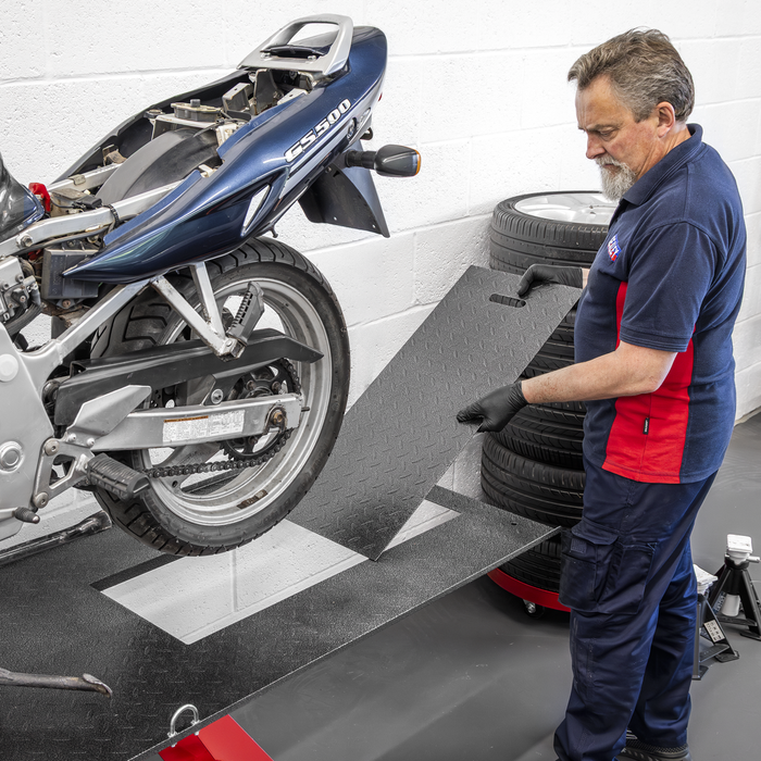 Air/Hydraulic Motorcycle Lift 454kg Capacity | MC401A