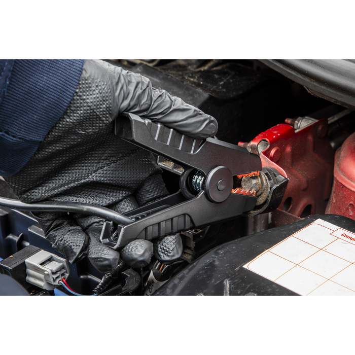 RoadStart® 12V Jump Starter Power Pack 2000A | RS2000