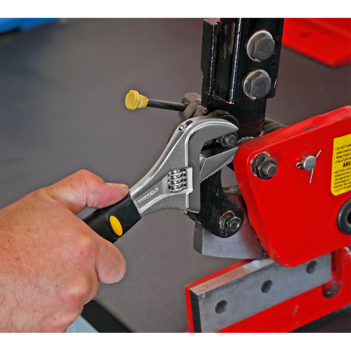 Siegen Adjustable Wrench with Extra-Wide Jaw Capacity 200mm | S0854