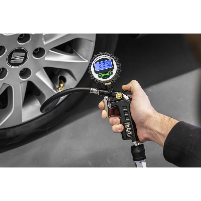 Digital Pistol Grip Tyre Inflator with Clip-On Connector | SA332D