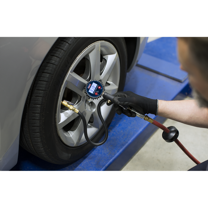 Digital Tyre Inflator with Clip-On Connector | SA400