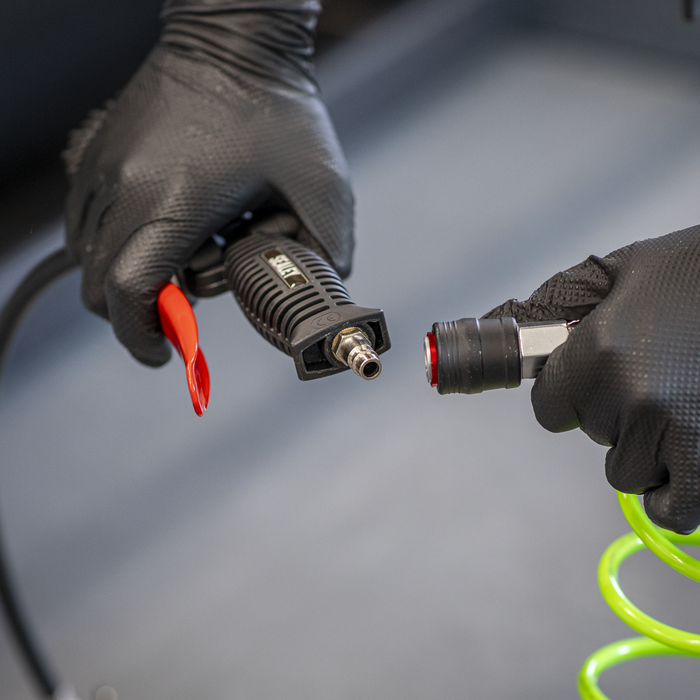 Tyre Inflator with Pressure Gauge and Clip-On Connector | SA9302