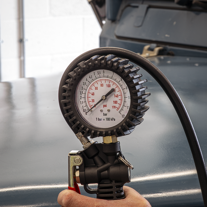 Tyre Inflator with Pressure Gauge and Clip-On Connector | SA9302