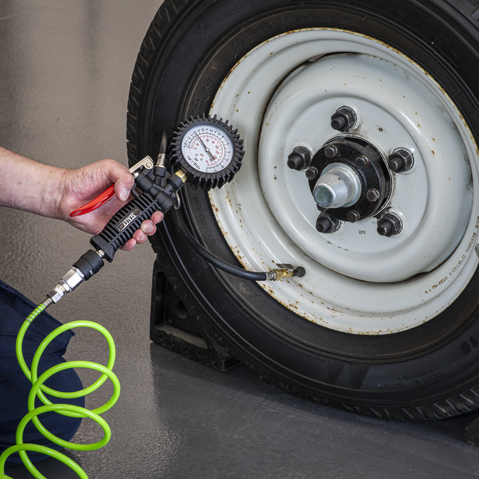Tyre Inflator with Pressure Gauge and Clip-On Connector | SA9302
