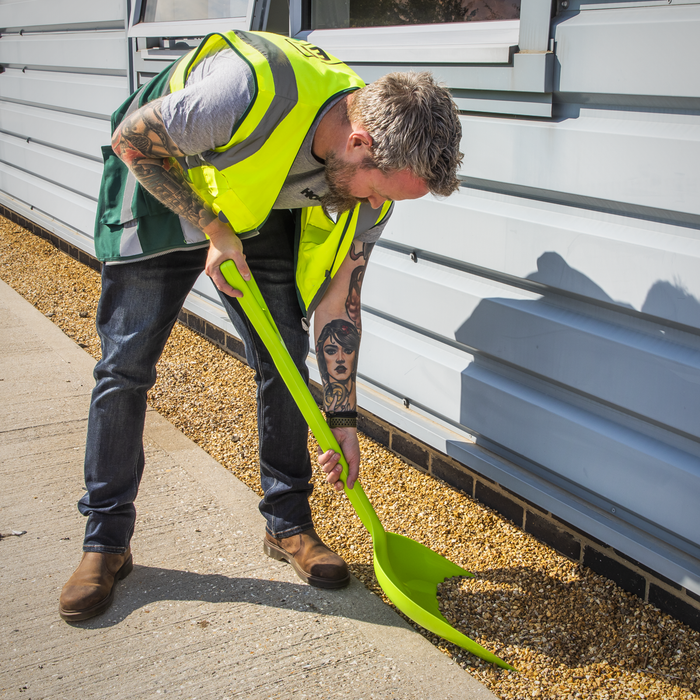 General-Purpose Polypropylene Shovel with 690mm Handle | SS10