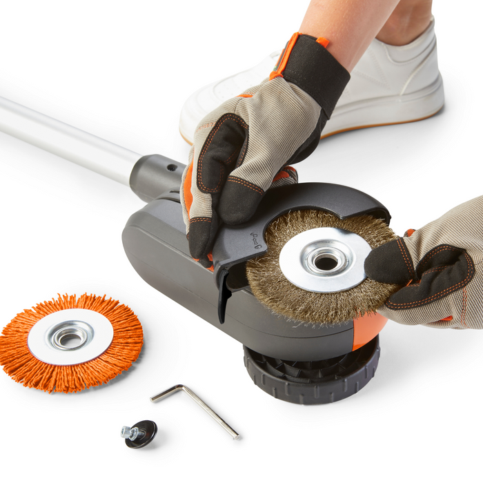 Flymo 18V EasiWeeder Kit Battery Weed Brush | 970720301