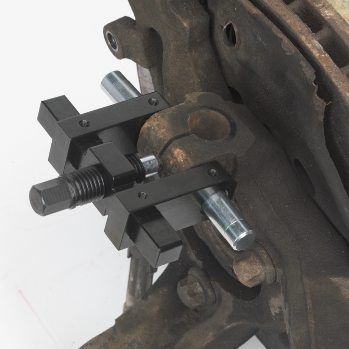 Ball Joint/Strut Hub Clamp Spreader Tool | VS390