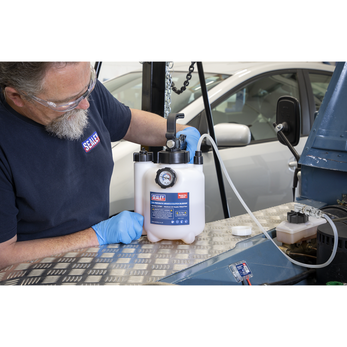 Pneumatic Brake & Clutch Bleeder 2.5L | VS830
