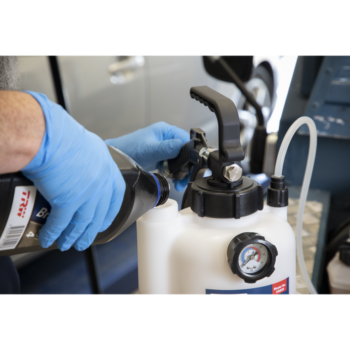 Pneumatic Brake & Clutch Bleeder 2.5L | VS830