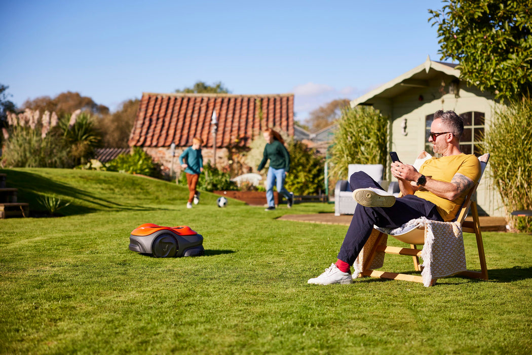 Flymo UltraLife 1500 Robotic Lawnmower  | 970715201