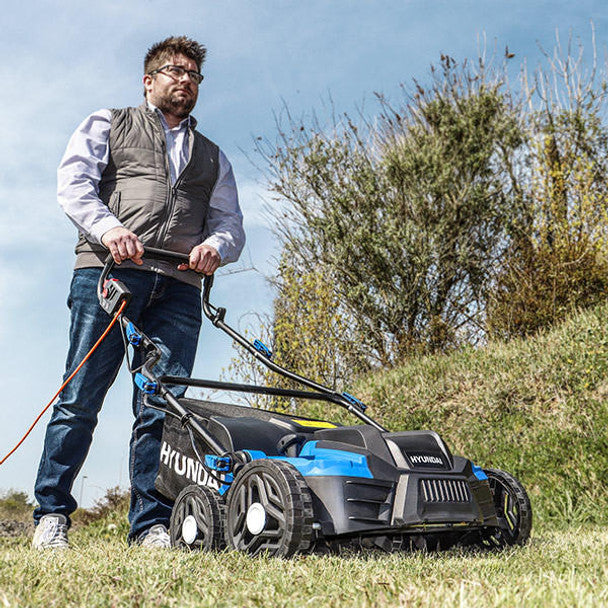 Electric lawn on sale scarifier & aerator